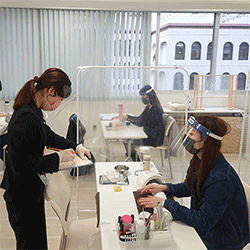 学校内でのJNAジェルネイル検定試験