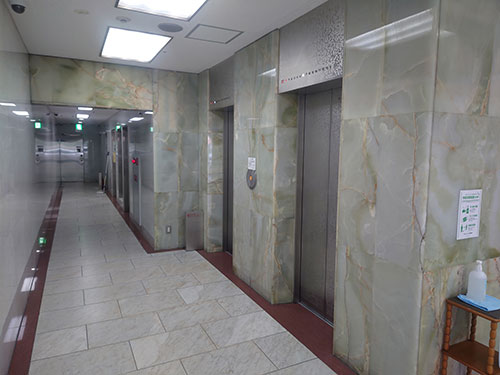 エレベーターで9Fへ