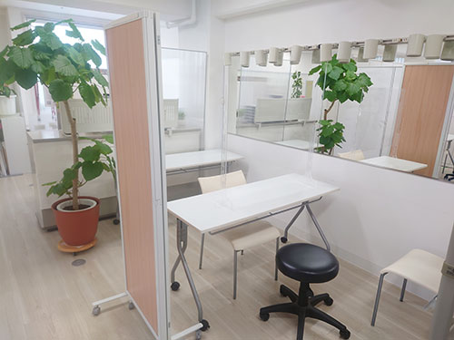 個室ネイル教室風景1