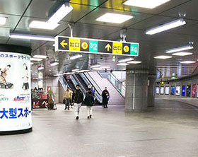 エスカレーターへ